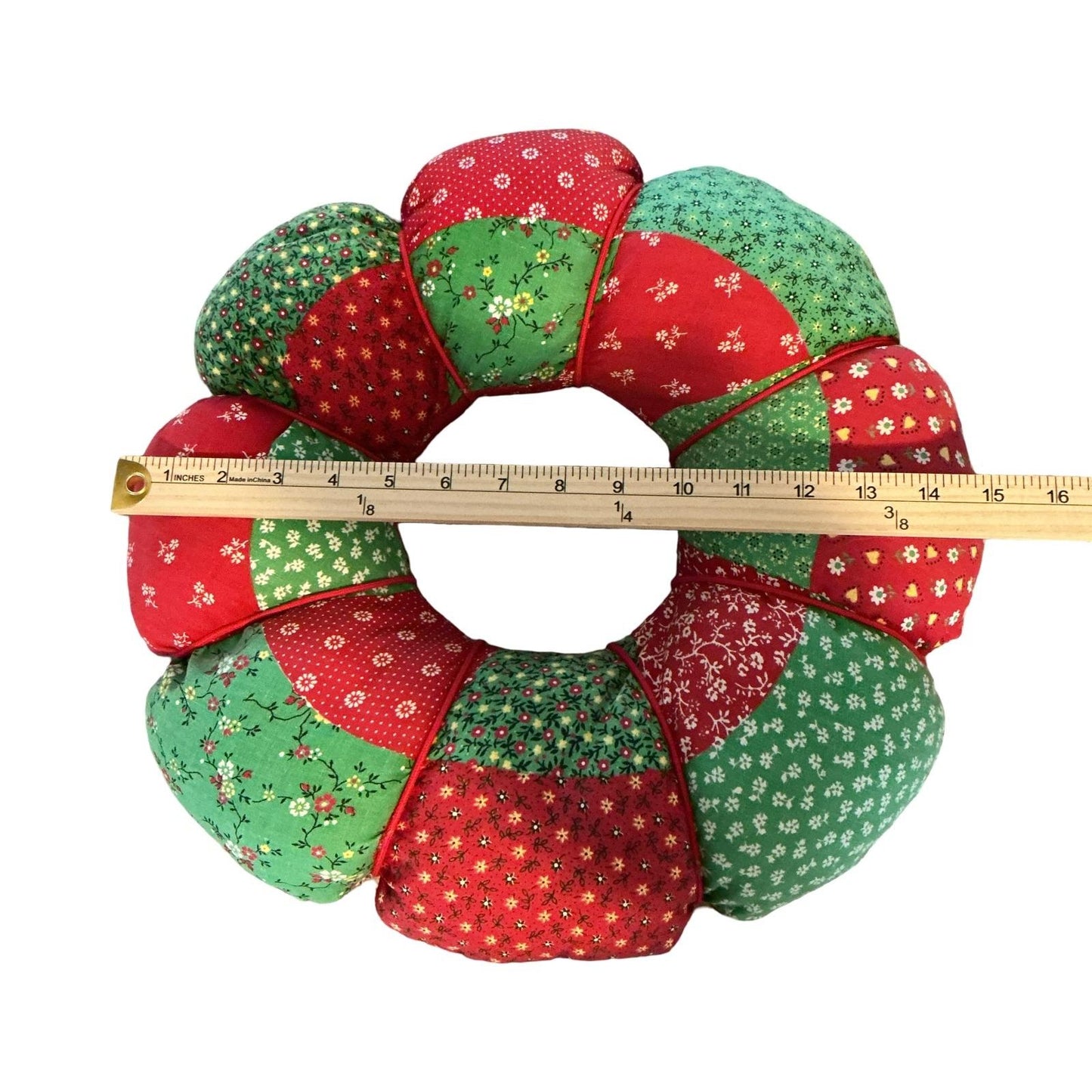 Vintage Quilted Patchwork Puff Wreath Red Green Floral Calico Christmas 15"