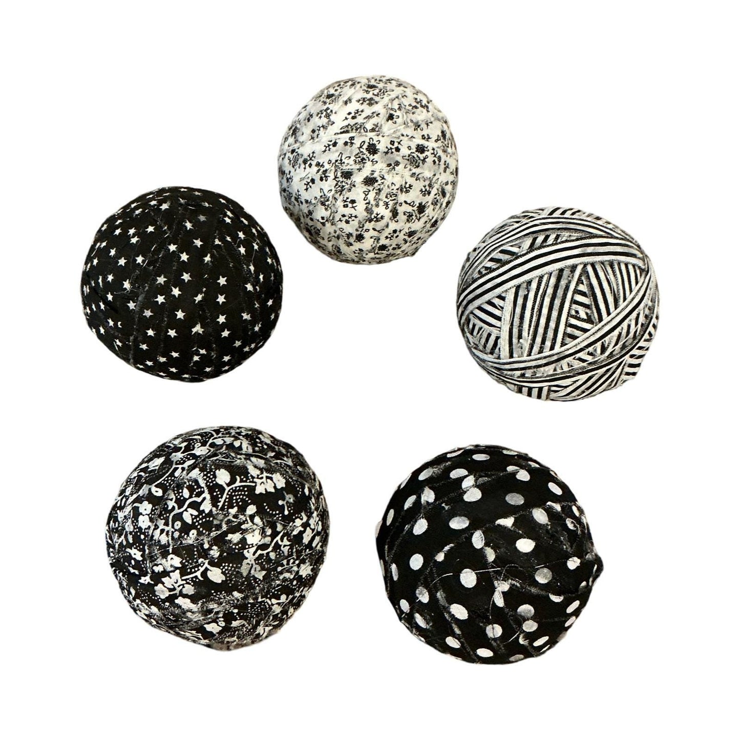 Buffalo Plaid Gnome & Farmhouse Decor Set With Beaded Garland & Fabric Balls