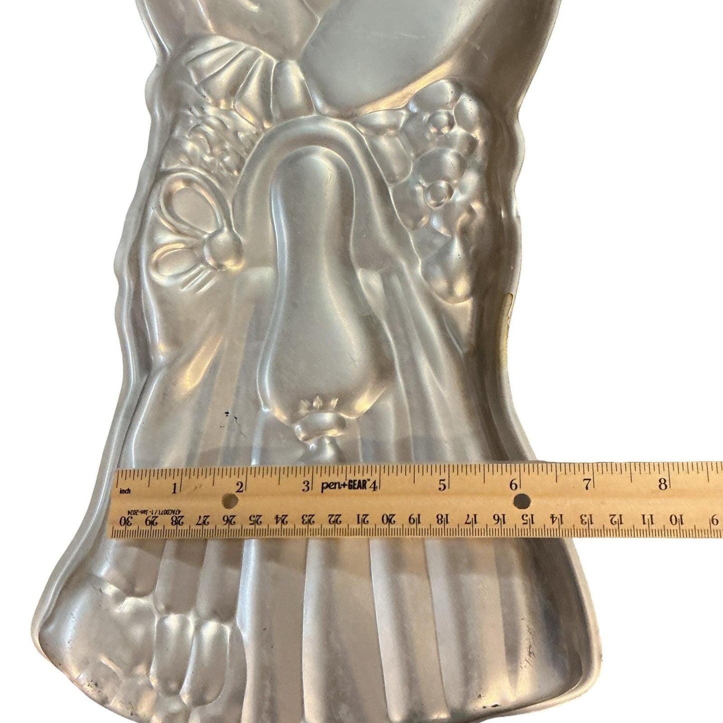 Wilton Holly Hobbie Vintage 1975 Aluminum Cake Pan 502-194 Silver Retro Baking